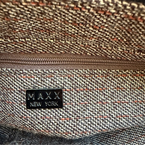 MAXX NEW YORK BLACK LEATHER TRIM BURGUNDY TOTE DOUBLE SHOULDER BAG - Picture 8 of 8